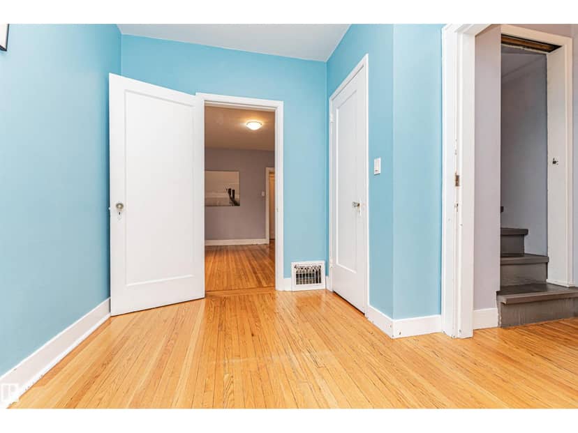 10918 84 AV NW — photo 15 of 40