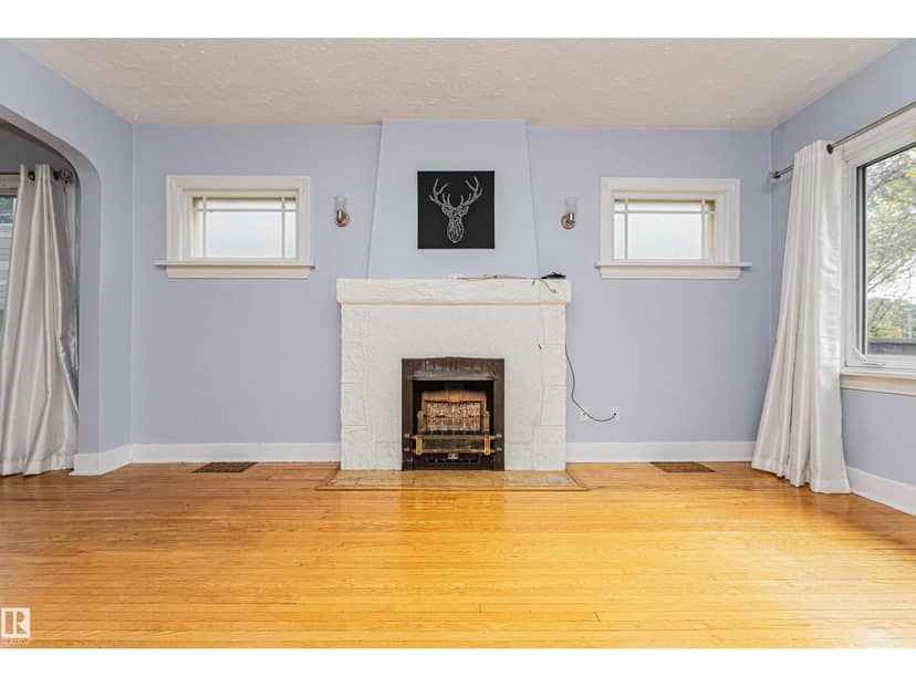 10918 84 AV NW — photo 9 of 40
