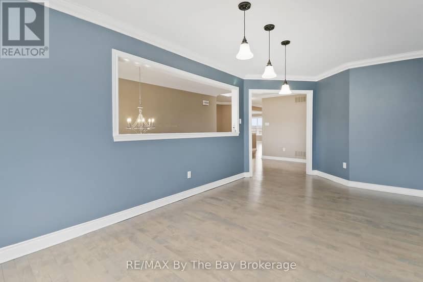 70 Fairway Crescent — photo 12 of 40