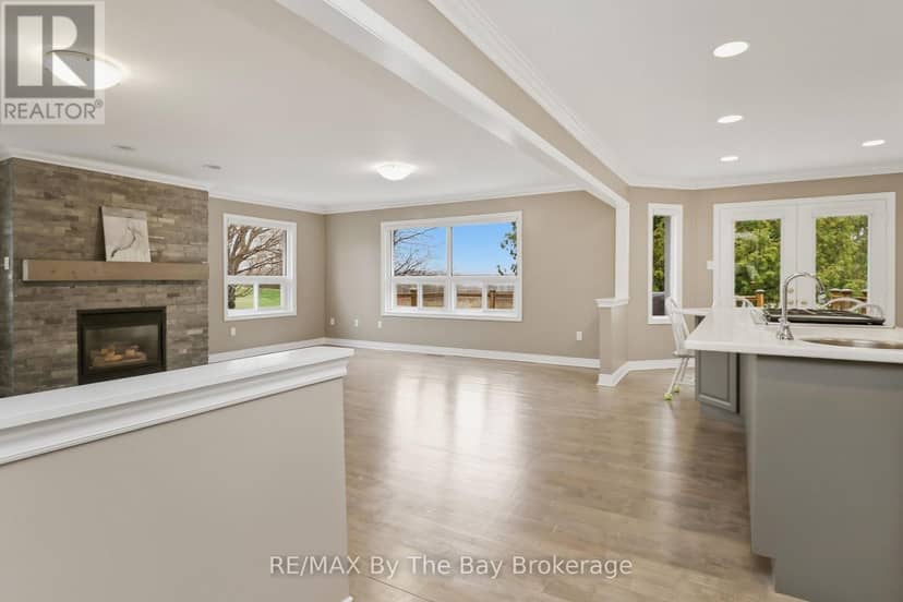 70 Fairway Crescent — photo 13 of 40