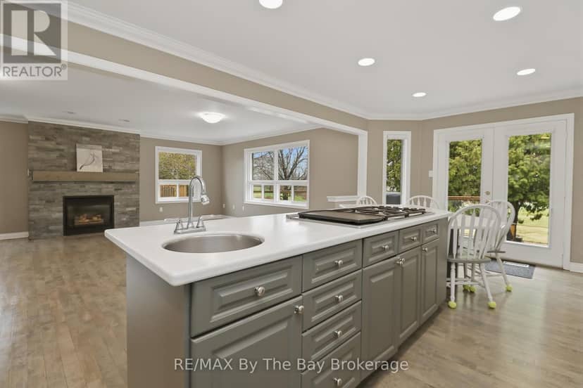 70 Fairway Crescent — photo 21 of 40
