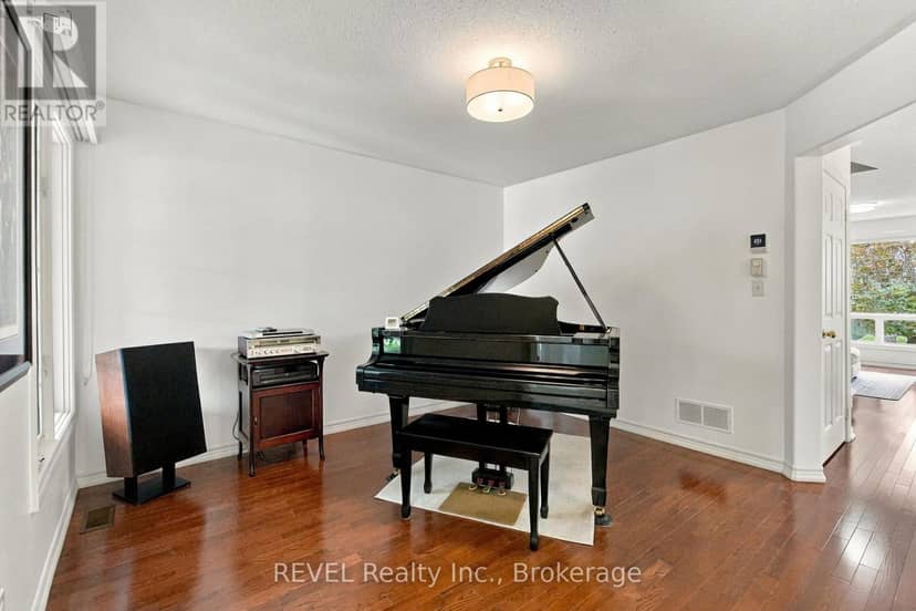 2097 Stornoway Street, Oshawa, photo 7