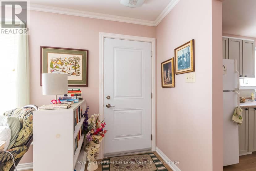 115 Victoria Avenue N — photo 4 of 26