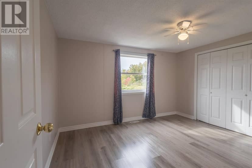 14 WINDJAMMER Crescent — photo 24 of 27