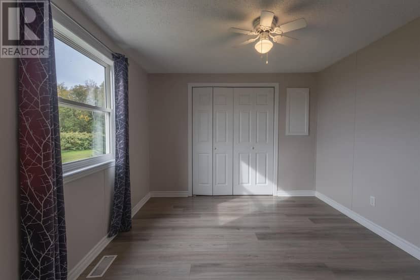 14 WINDJAMMER Crescent — photo 25 of 27
