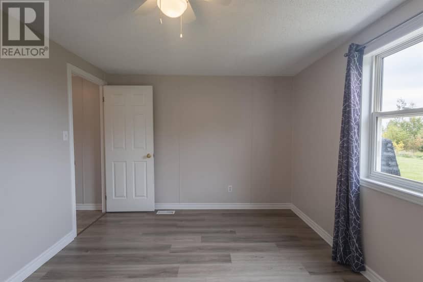 14 WINDJAMMER Crescent — photo 26 of 27
