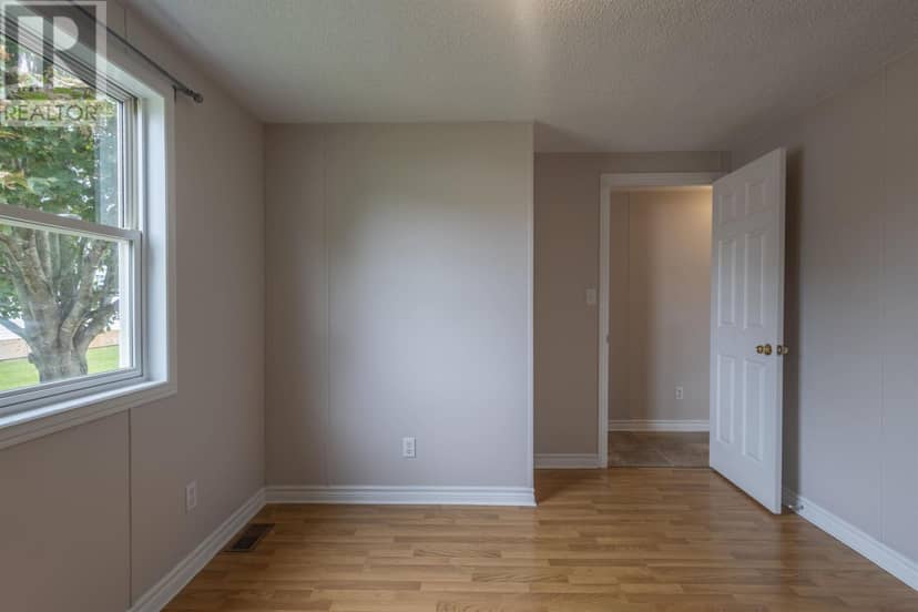 14 WINDJAMMER Crescent — photo 9 of 27