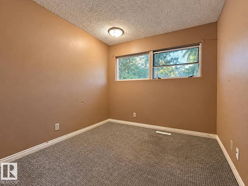 12204 40 AV NW — photo 9 of 24