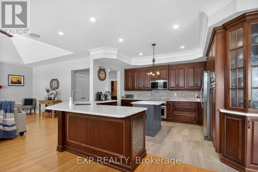 6715 Suncrest Drive — photo 12 of 40