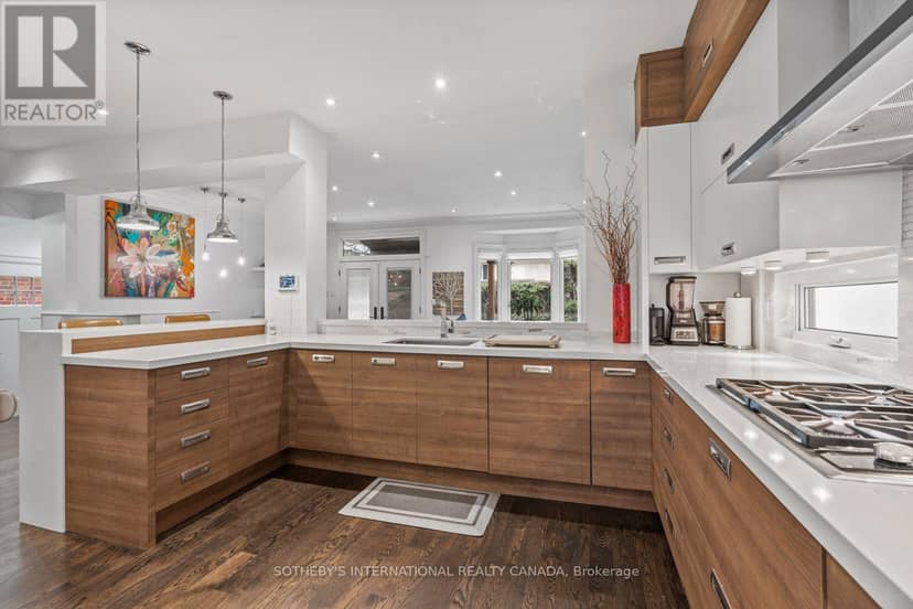 329 Broadway Avenue — photo 14 of 40