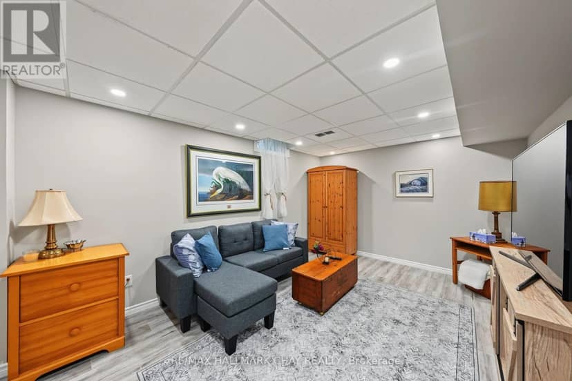 66 Hutchinson Drive — photo 32 of 40