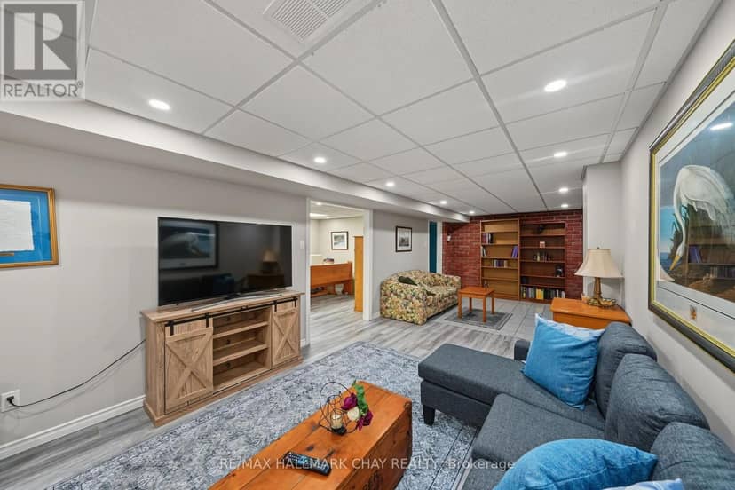 66 Hutchinson Drive — photo 38 of 40