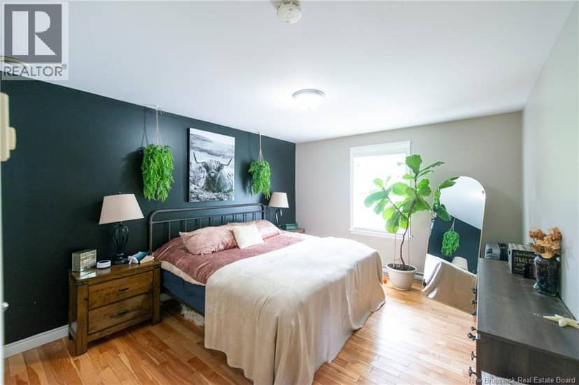 10 Queensbury Drive — photo 15 of 37