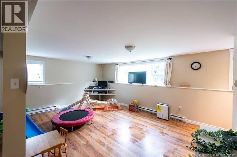 10 Queensbury Drive — photo 19 of 37