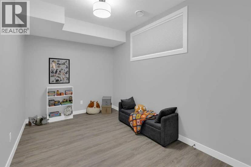 79 Vincent Crescent — photo 27 of 40