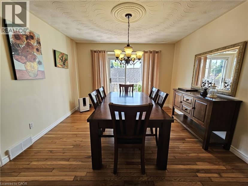 120 LYNNDALE Road — photo 9 of 40