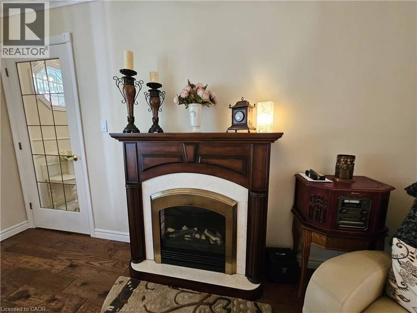 120 LYNNDALE Road — photo 8 of 40