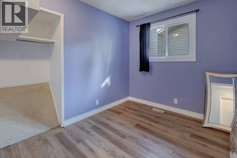 31 Castledale Way NE — photo 13 of 35