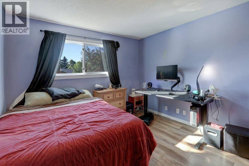 31 Castledale Way NE — photo 16 of 35