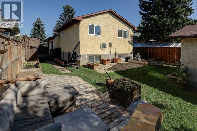 31 Castledale Way NE — photo 29 of 35