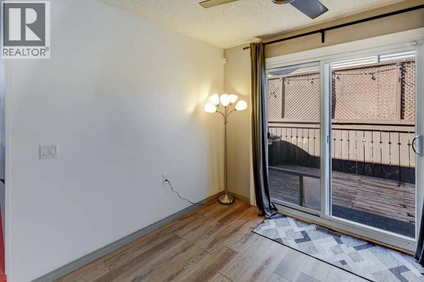 31 Castledale Way NE — photo 10 of 35