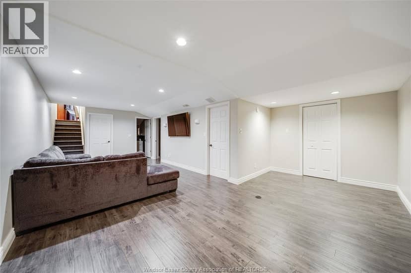 110 MARINE DRIVE Unit# 3 — photo 38 of 40