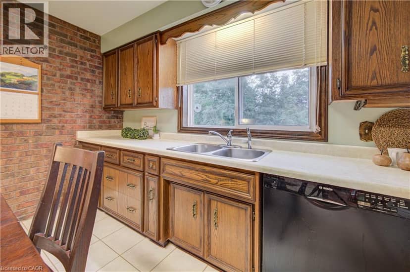 1177 PERTH Street — photo 13 of 40