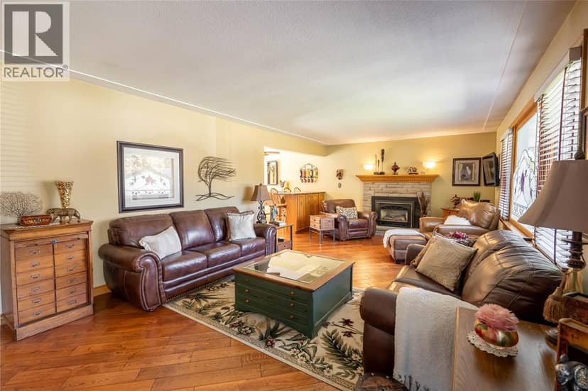 512 Zone Street, Plympton-Wyoming, photo 3