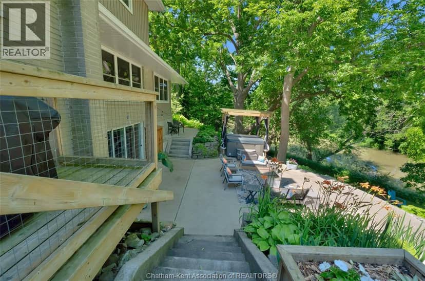 472 Sydenham Street — photo 9 of 40
