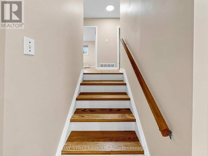 1 Lesgay Crescent — photo 14 of 34