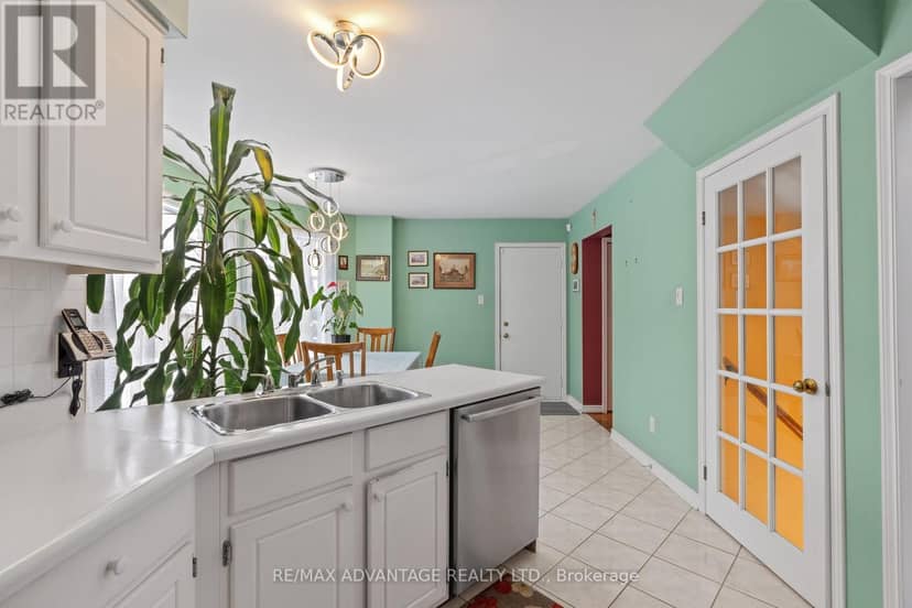 122 Barrydale Crescent — photo 12 of 40