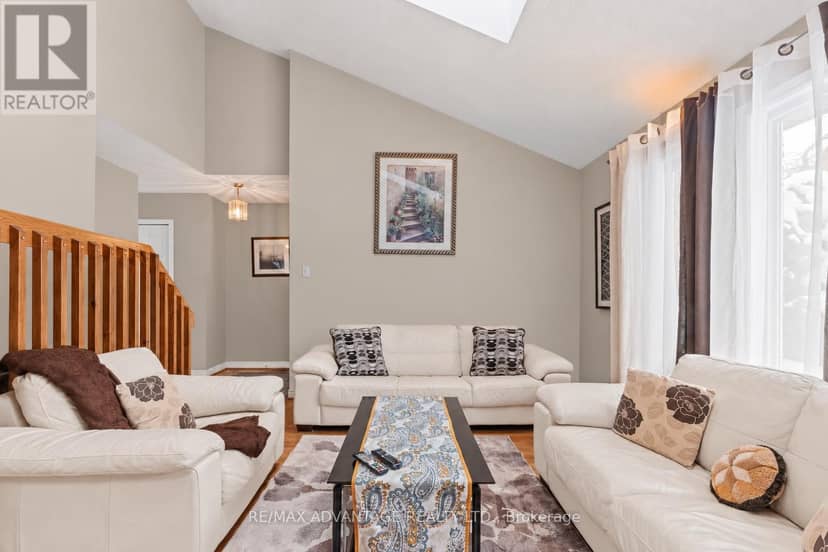 122 Barrydale Crescent — photo 7 of 40