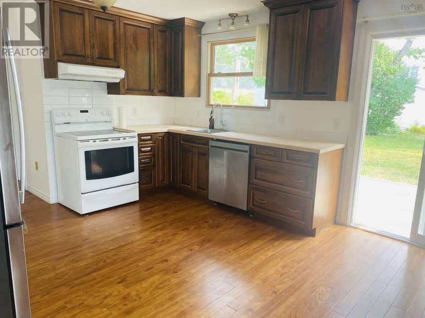 35 Gourok Avenue — photo 2 of 20
