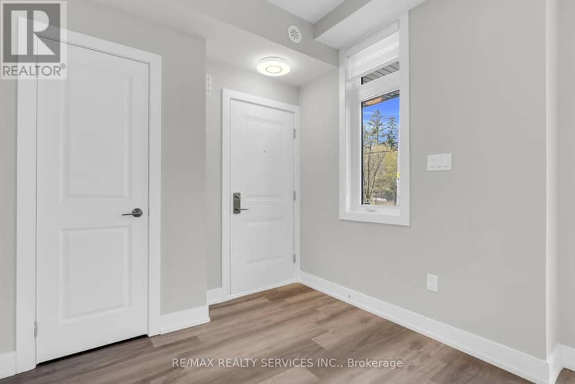 5 - 1 Bond Crescent — photo 11 of 34
