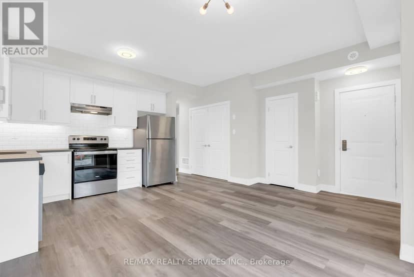 5 - 1 Bond Crescent — photo 18 of 34
