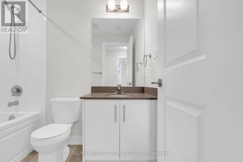 5 - 1 Bond Crescent — photo 30 of 34