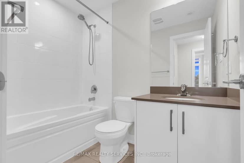 5 - 1 Bond Crescent — photo 31 of 34