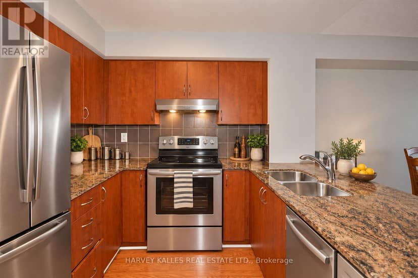 313 - 225 Wellesley Street E — photo 23 of 36