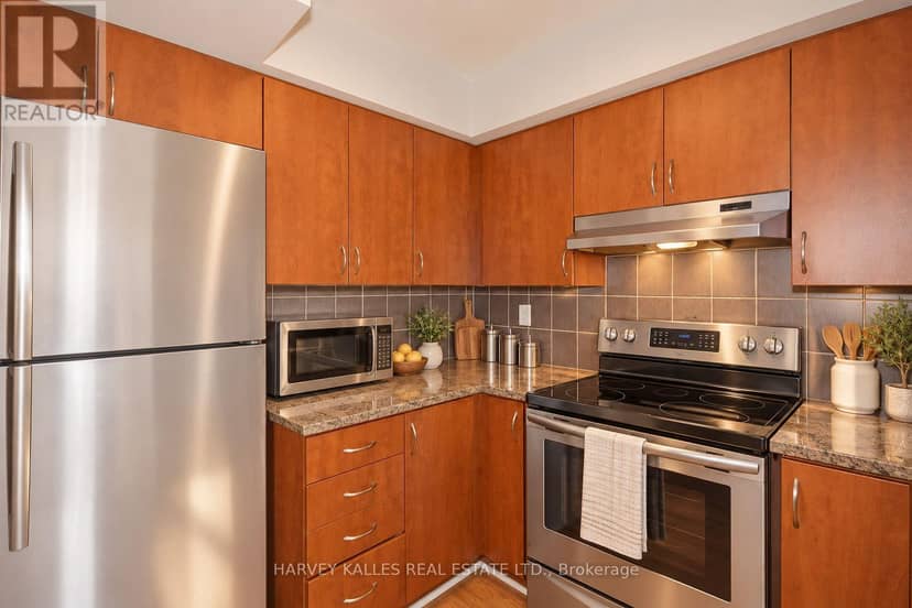 313 - 225 Wellesley Street E — photo 24 of 36