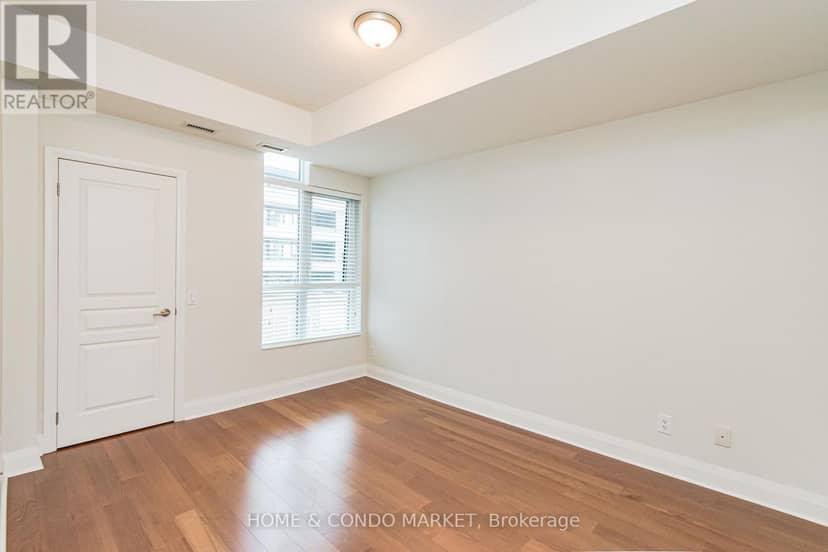 315 - 1 Hurontario Street — photo 18 of 35