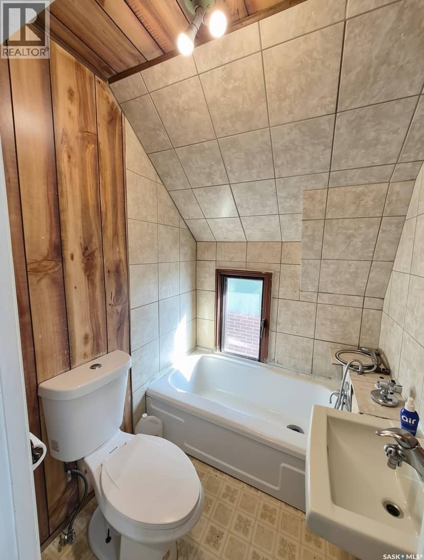 1818 Ottawa STREET — photo 14 of 22