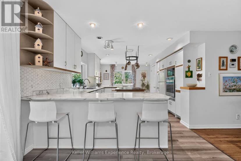 122 Poyntz Street — photo 12 of 40