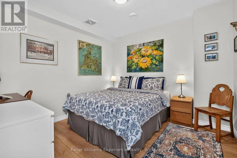 122 Poyntz Street — photo 28 of 40