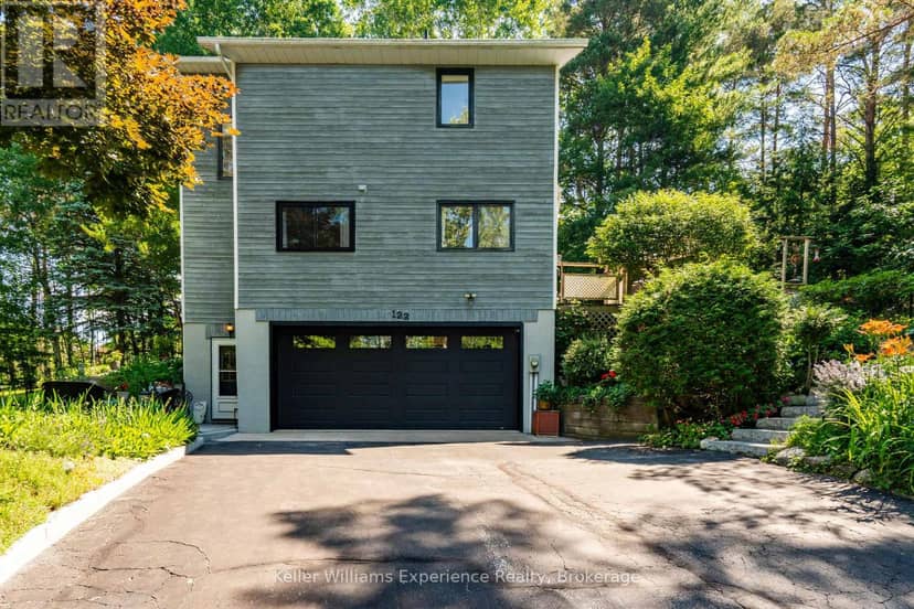 122 Poyntz Street — photo 4 of 40