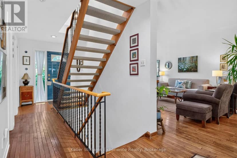 122 Poyntz Street — photo 7 of 40