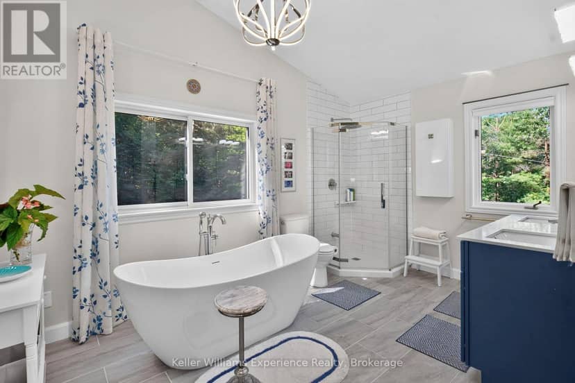 122 Poyntz Street — photo 21 of 40