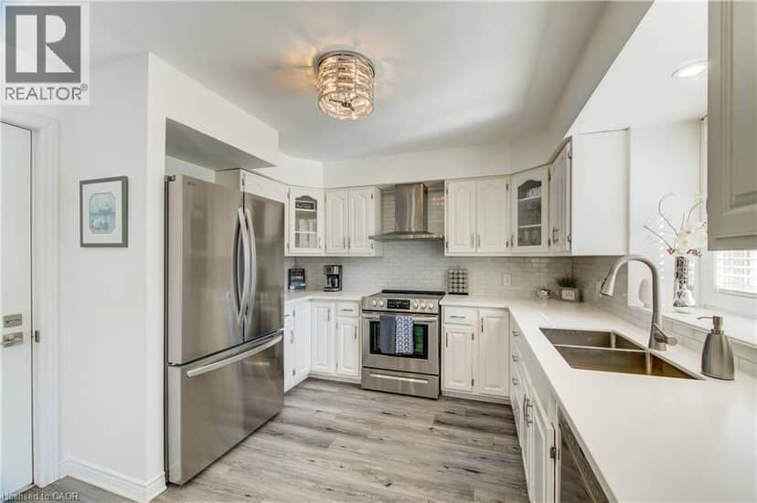102 ALLEN Street — photo 17 of 40