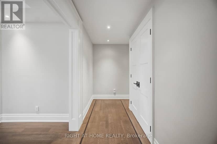 1037 Lakeshore Road W — photo 13 of 40