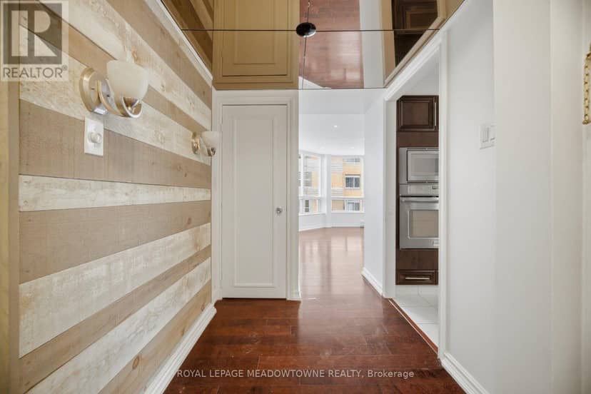 610 - 82 Lombard Street — photo 16 of 40