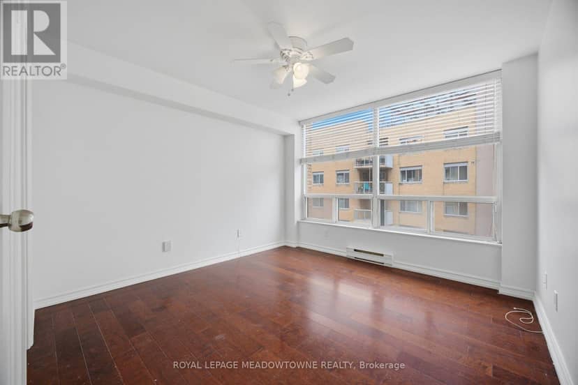 610 - 82 Lombard Street — photo 22 of 40